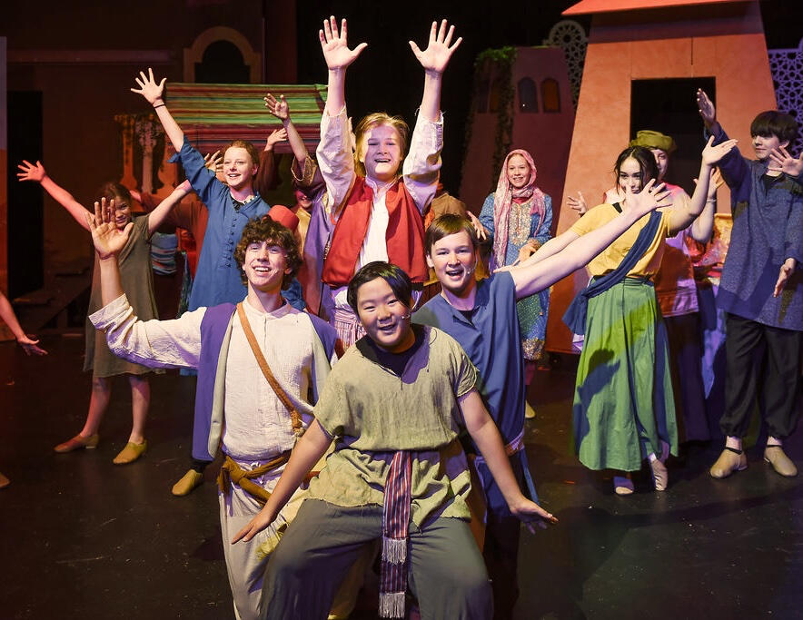 Accolade actors in Aladdin Jr.